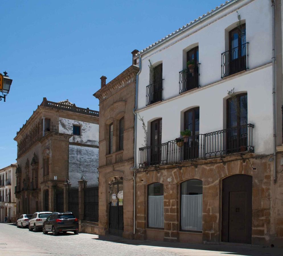 Apartamentos Tres Llaves Palacio De Vela De Los Cobos Ubeda  Exterior photo