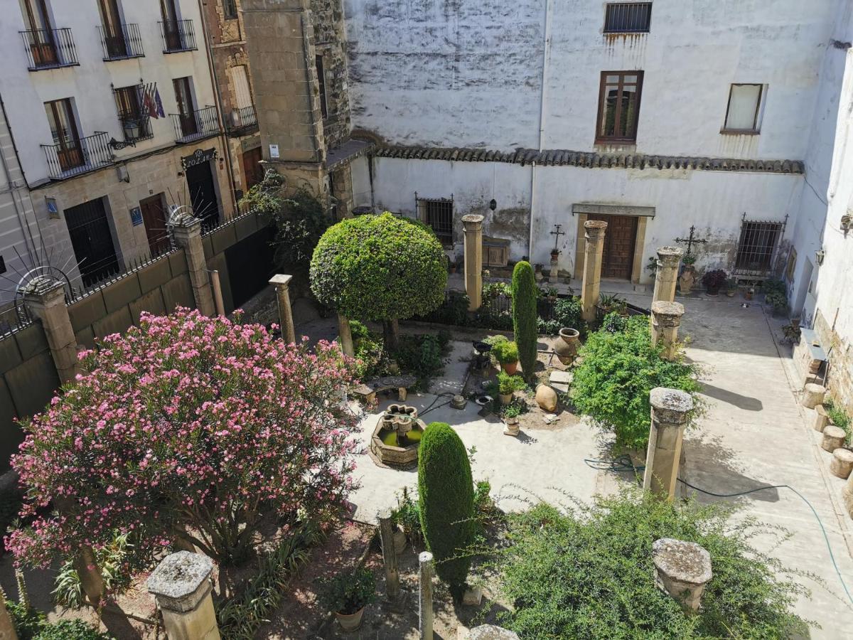 Apartamentos Tres Llaves Palacio De Vela De Los Cobos Ubeda  Exterior photo